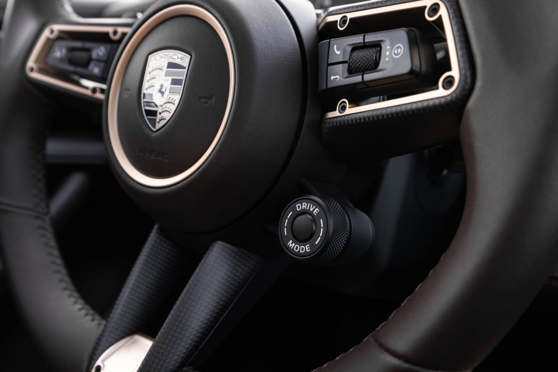 فرمان پورشه پانامرا توربو S ای-هیبرید مدل ۲۰۲۵