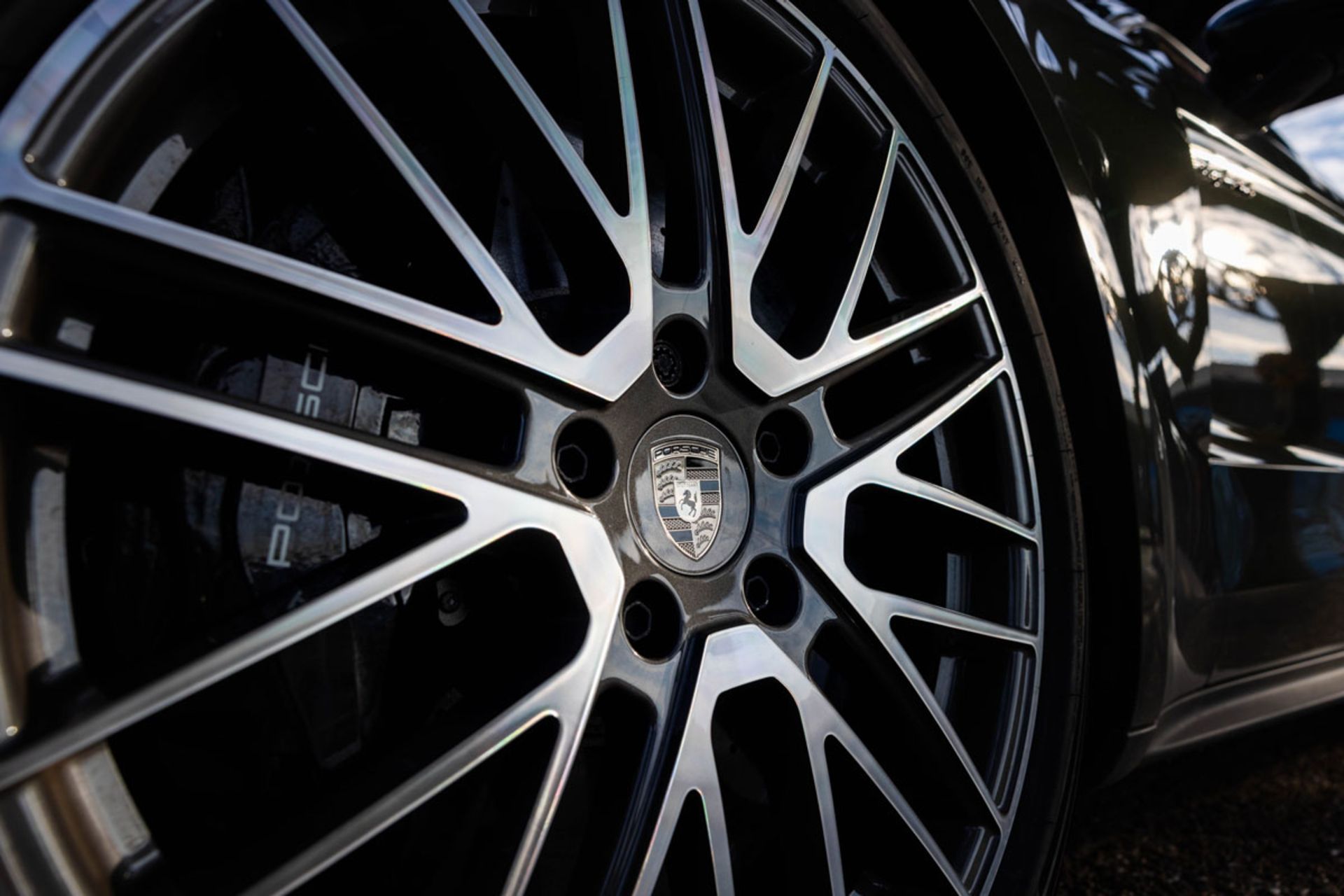 چرخ پورشه پانامرا توربو S ای-هیبرید مدل ۲۰۲۵