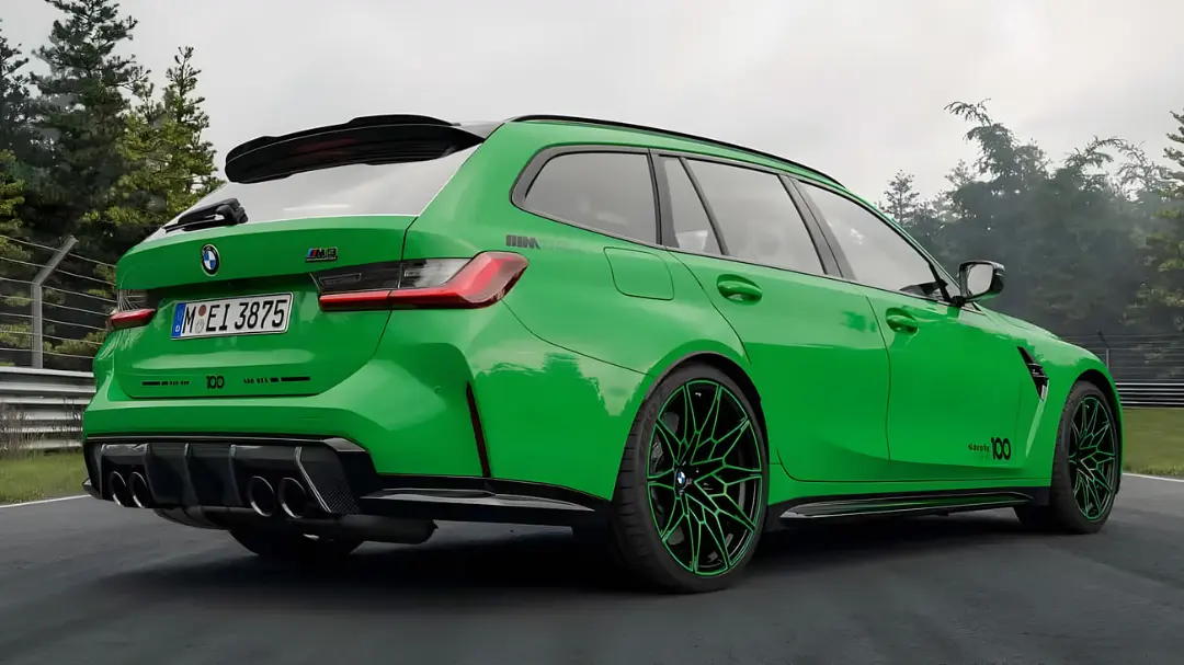 خودرو سبز رنگ بی‌ام‌و M5 Touring (BMW M5 Touring) در پیست مسابقه