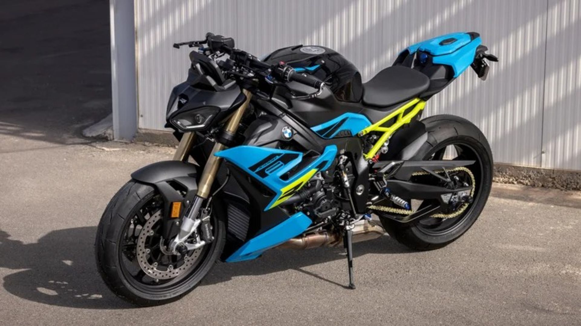 بی ام و S1000r