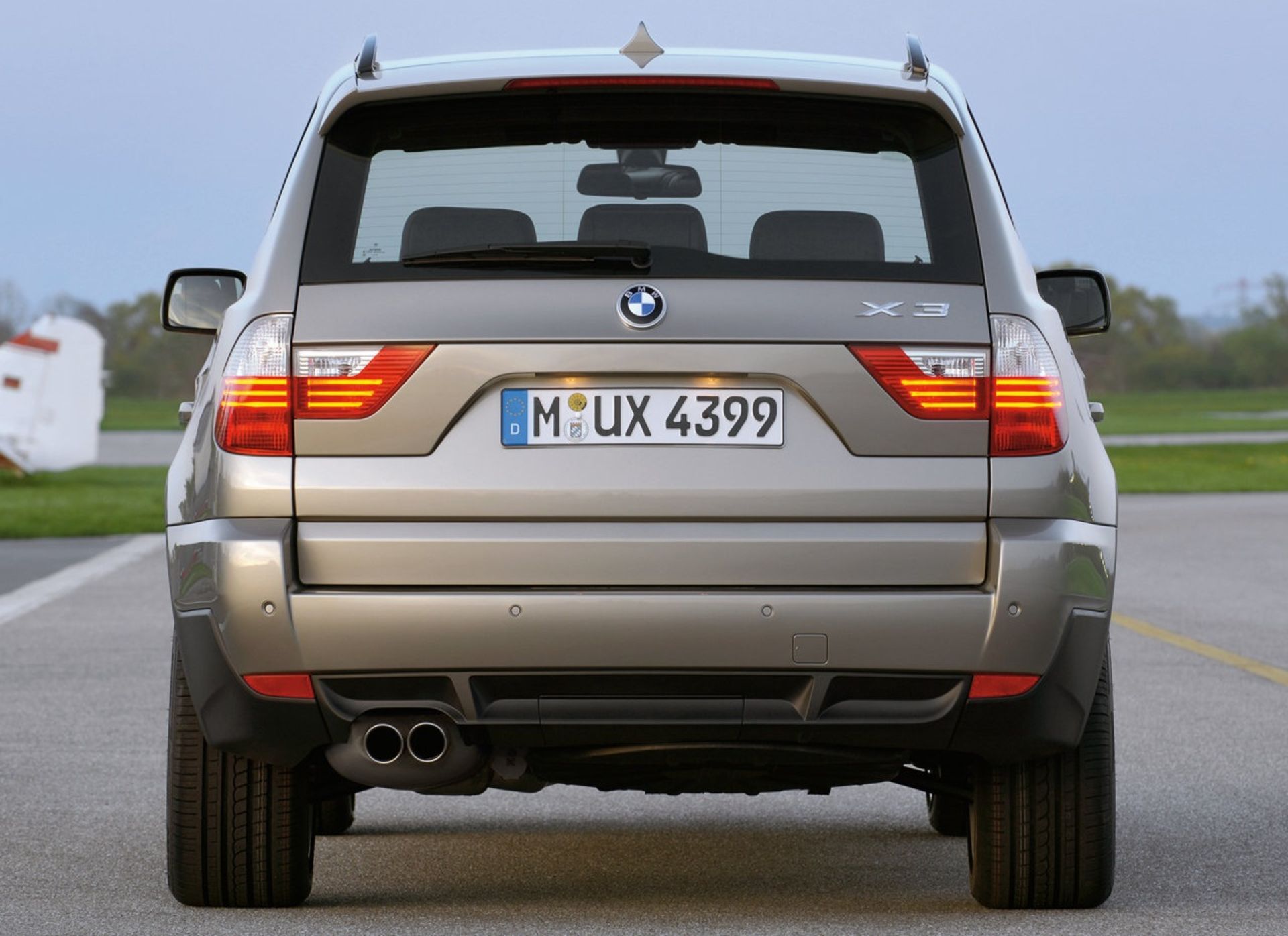 نمای عقب بی ام و X3 مدل 2007