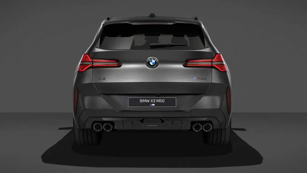 نمای عقب خودروی بی‌ام‌و X3 M50 (BMW X3 M50) با پکیج مشکی