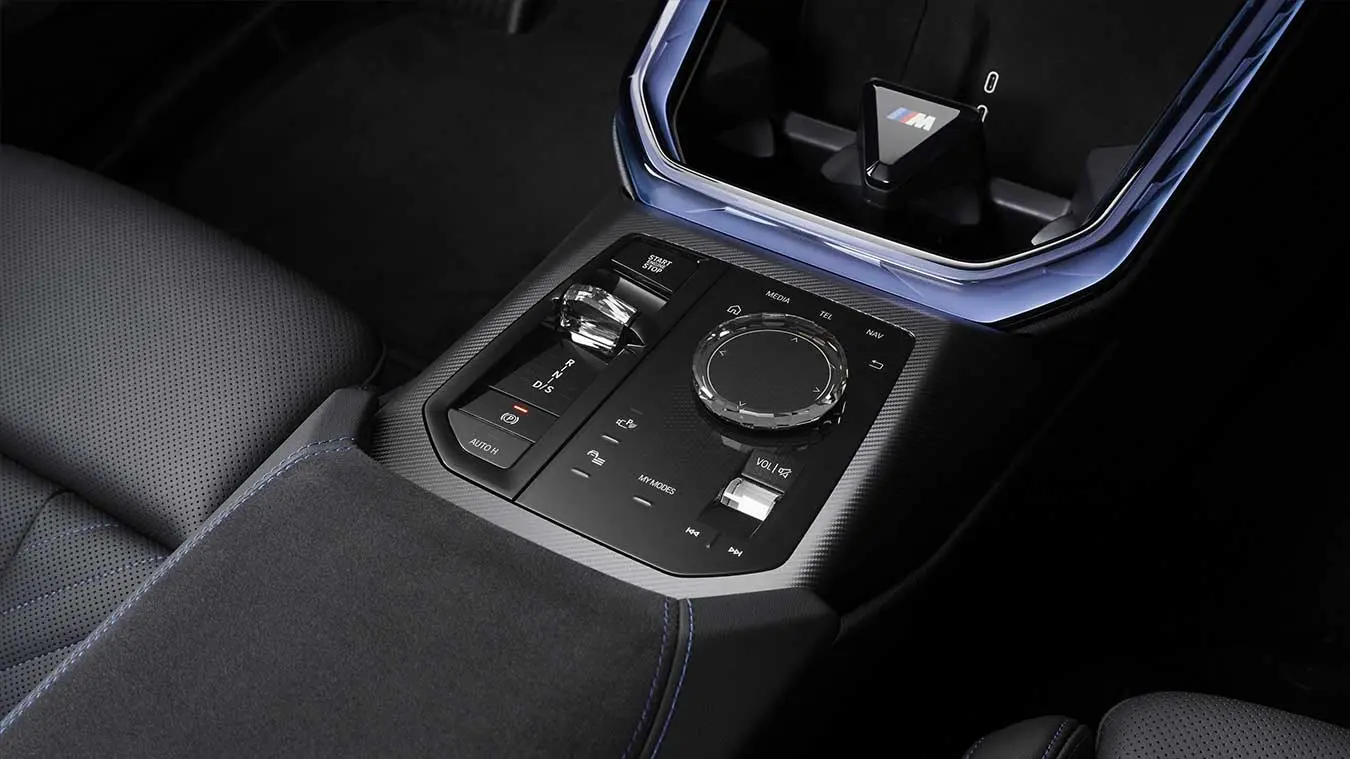 بی‌ام‌و X3 M50 بلک پکیج کنسول مرکزی
