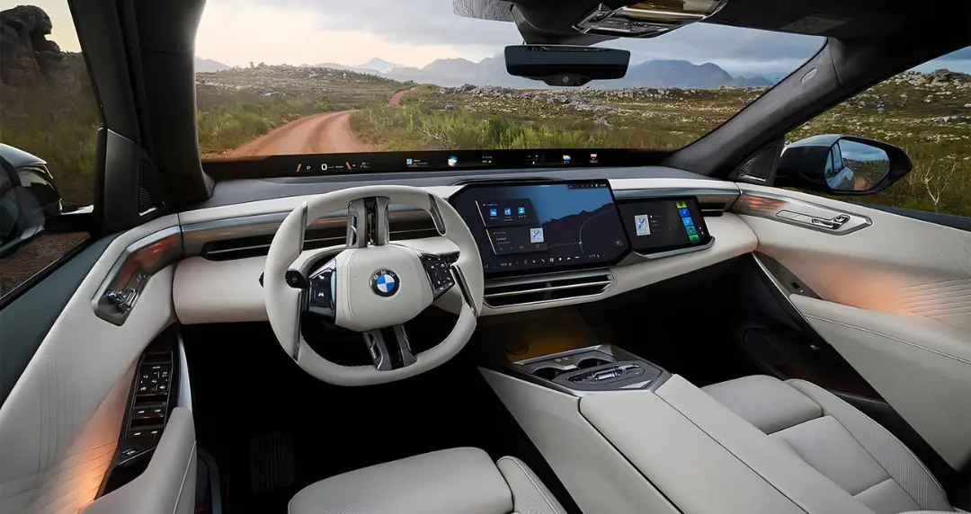کابین و داشبورد دیجیتال خودروی بی‌ام‌و (BMW) X5 با نمایشگر پانورامیک