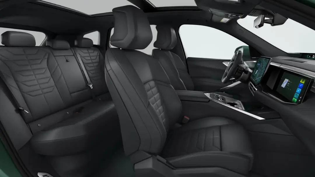 کابین داخلی و صندلی‌های چرمی خودروی بی‌ام‌و X5 (BMW X5) با نمایشگرهای دیجیتال