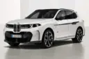 خودرو سفید بی‌ام‌و X5 (BMW X5) مجهز به لوازم جانبی M پرفورمنس