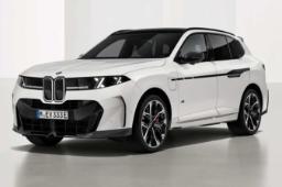 خودرو سفید بی‌ام‌و X5 (BMW X5) مجهز به لوازم جانبی M پرفورمنس
