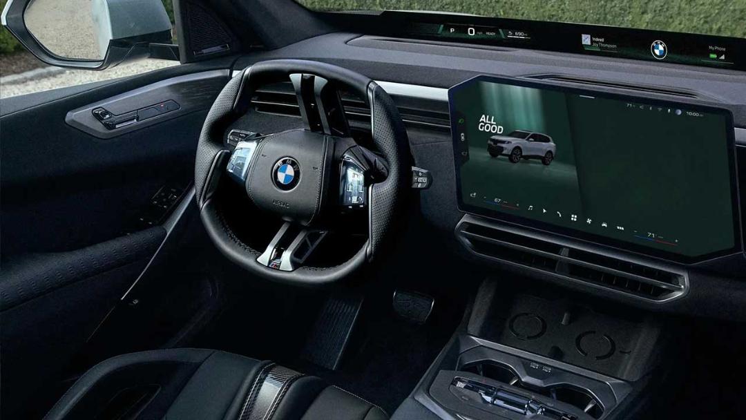 داشبورد و فرمان خودروی بی‌ام‌و (BMW) X5 با نمایشگر دیجیتال بزرگ