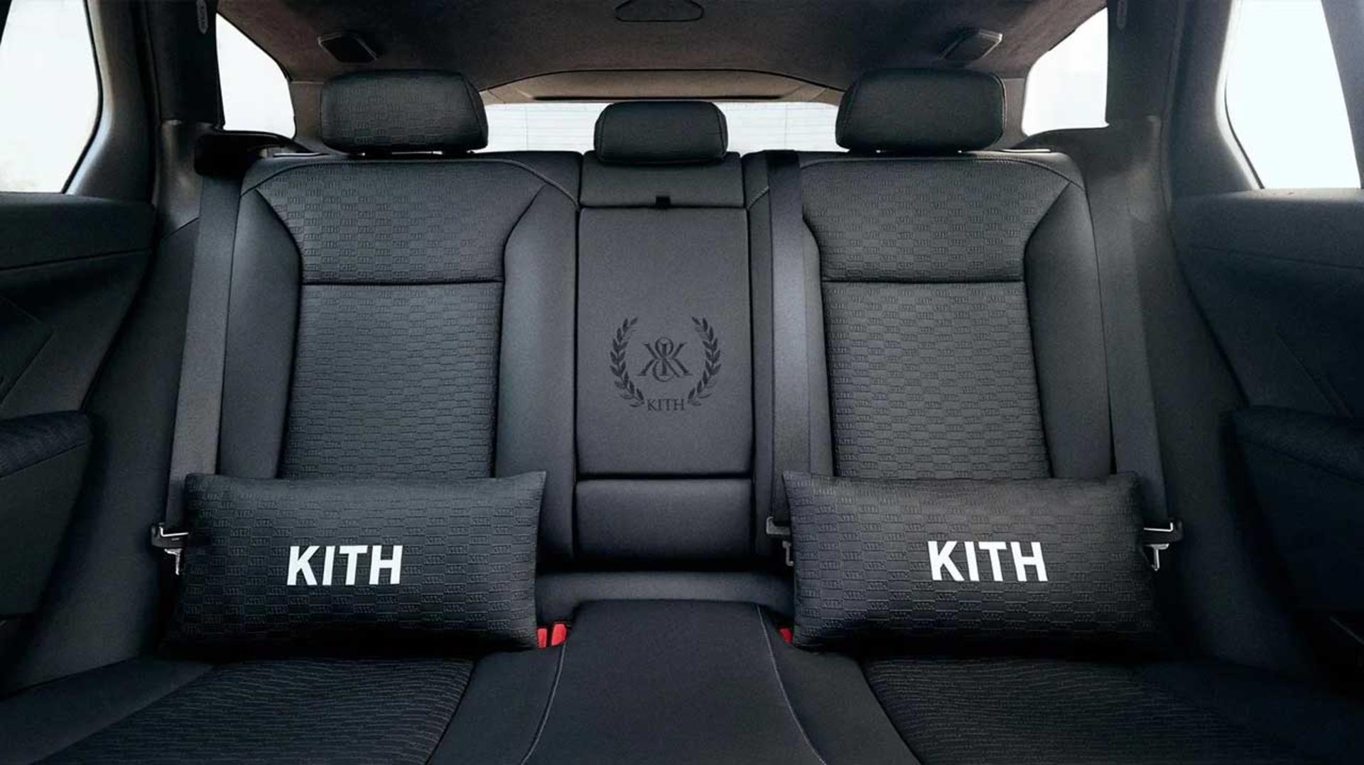 صندلی‌های عقب خودروی بی‌ام‌و X5 (BMW X5) با طراحی اختصاصی برند کیث (Kith)