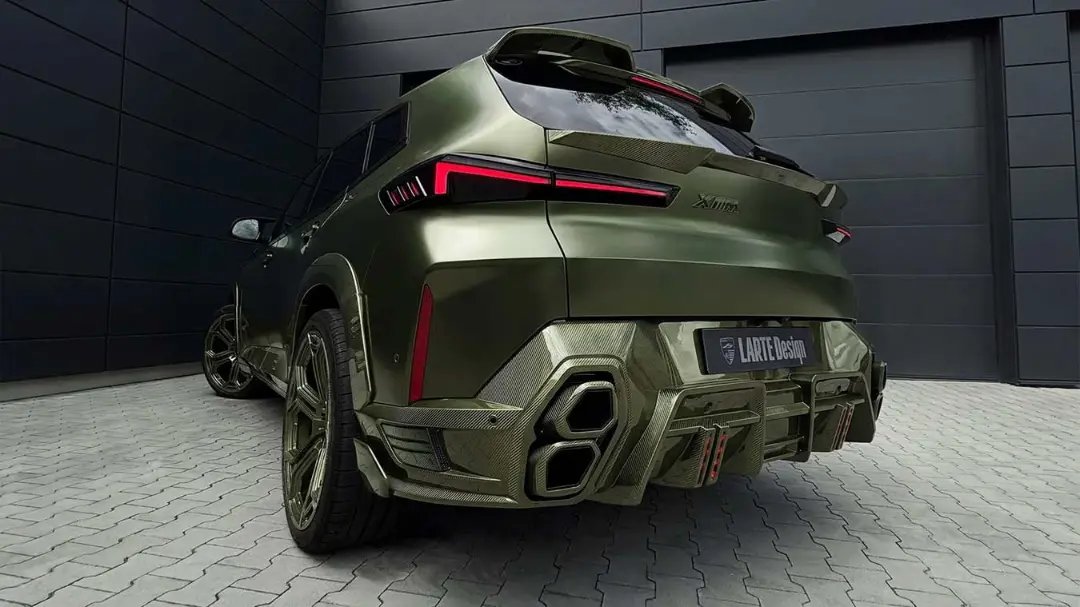 ب‌ام‌و XM (BMW XM) سبز رنگ با تیونینگ اختصاصی لارته دیزاین (Larte Design)
