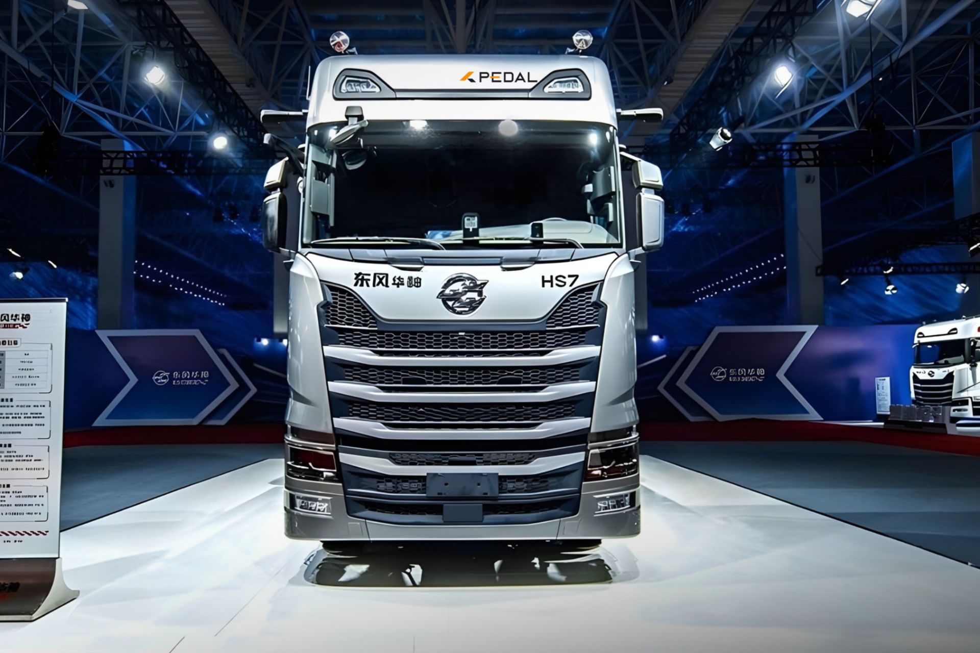 نمای رو به روی کشنده برنا 560