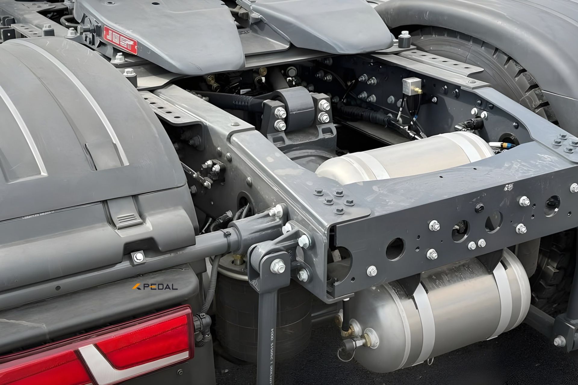 تعلیق کشنده برنا 560