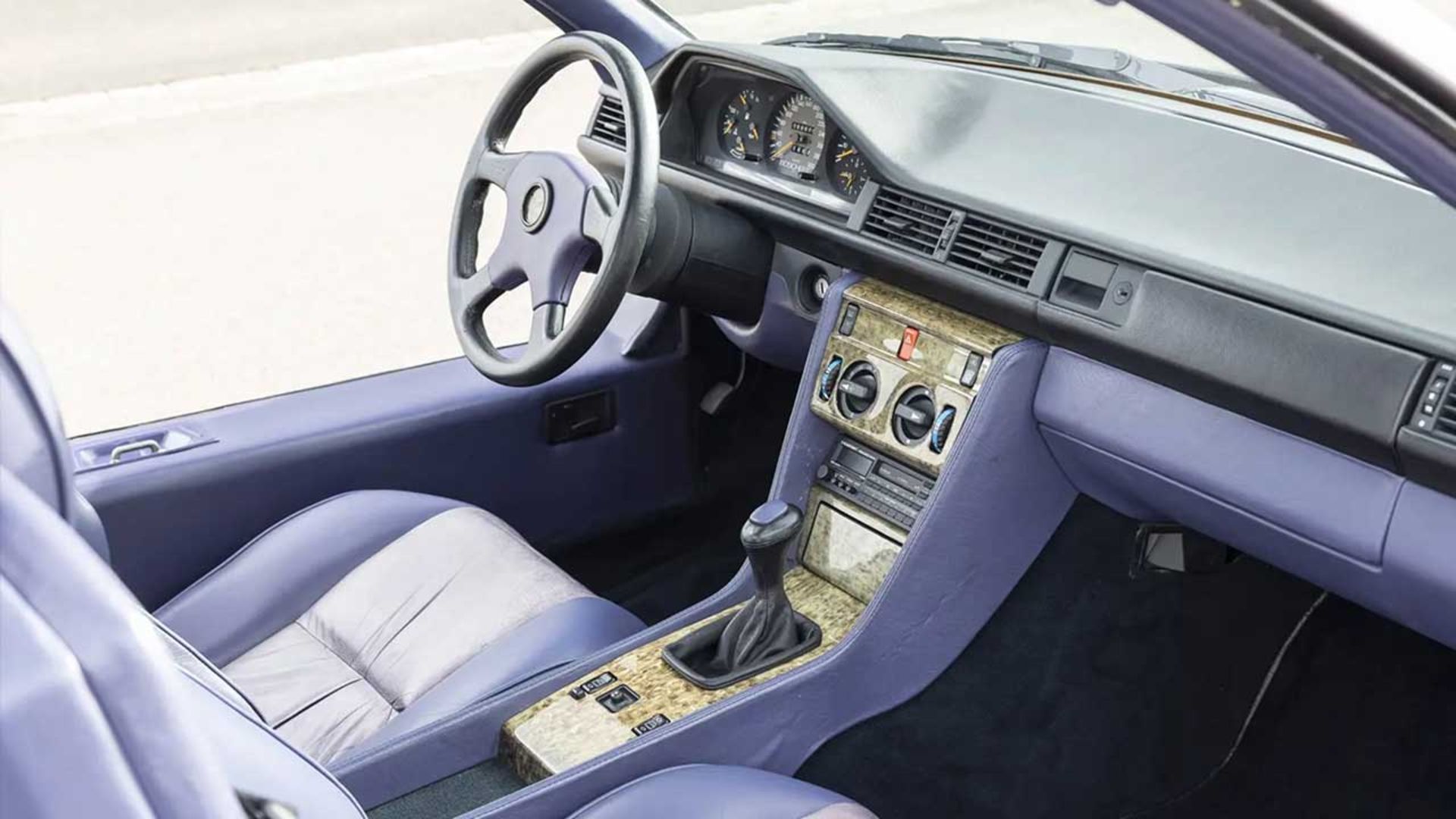 مرسدس بنز بوشرت B300