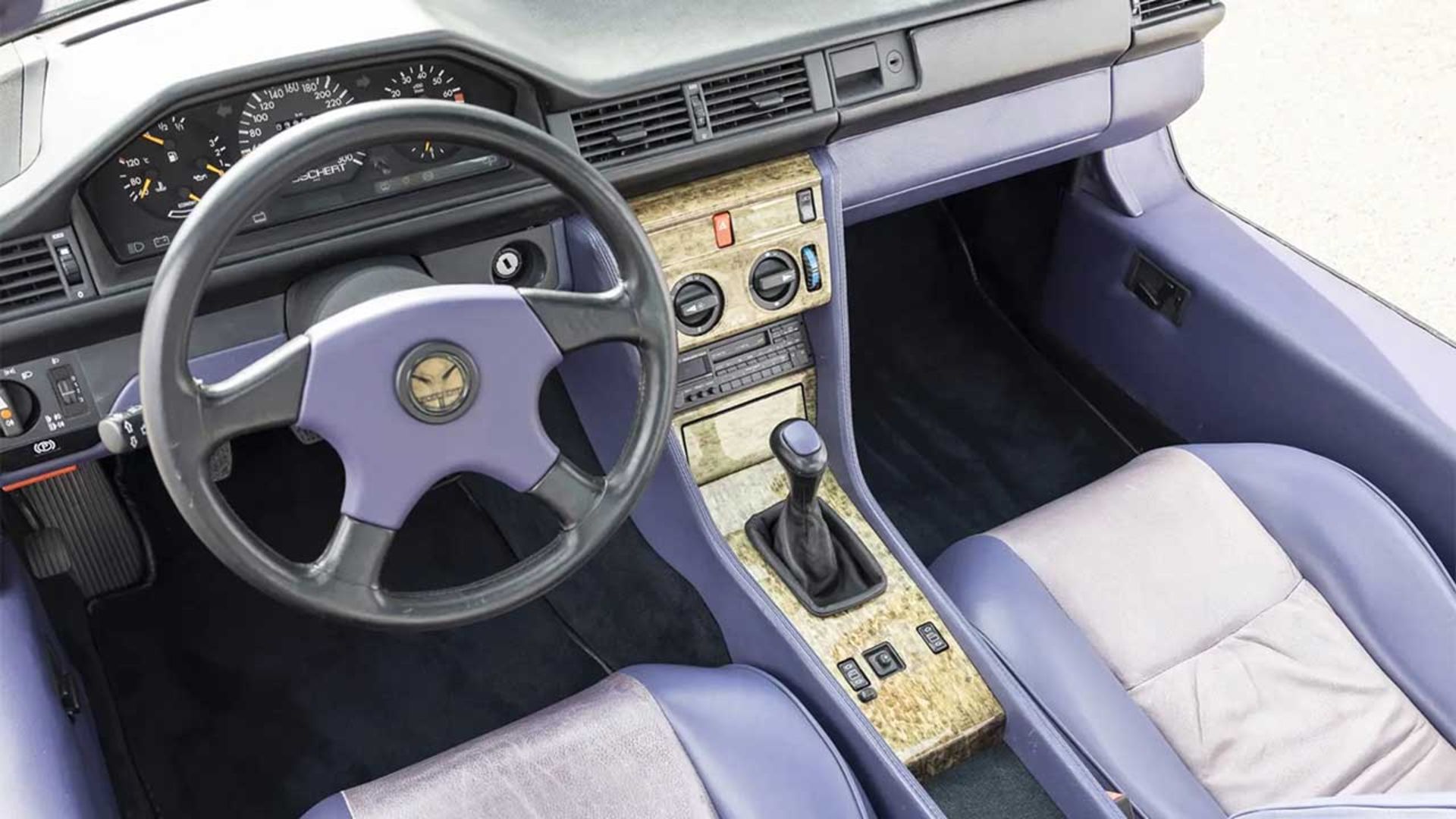 مرسدس بنز بوشرت B300