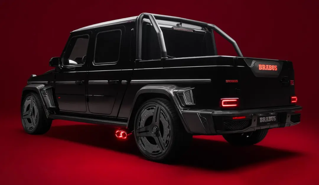 پیکاپ برابوس (Brabus) P 900 راکت ادیشن با بدنه مشکی و رینگ‌های ۲۴ اینچی