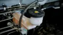 مخزن روغن ترمز (Brake Fluid Reservoir) در محفظه موتور خودرو