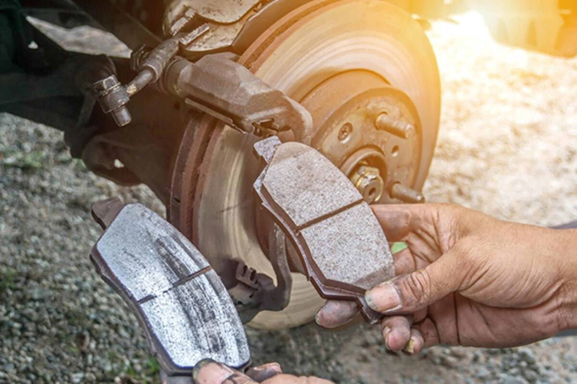 نشانه های تمام شدن لنت ترمز ماشین