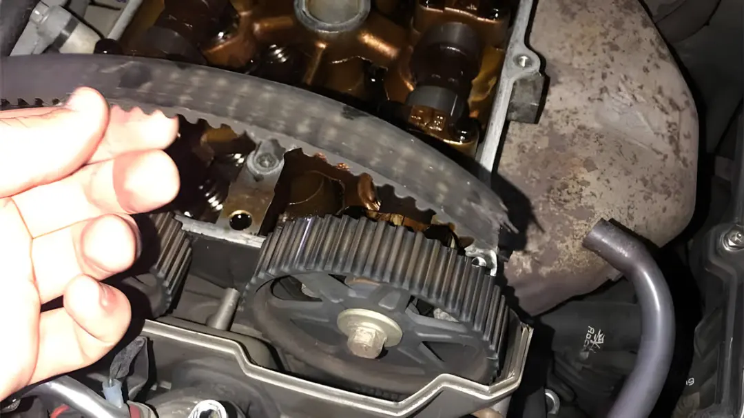 تسمه تایم (Timing Belt) پاره شده در موتور خودرو