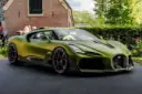خودروی بوگاتی برویارد (Bugatti Royale) با رنگ سبز مات در فضای باز