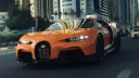 خودروی بوگاتی شیرون (Bugatti Chiron) نارنجی در حال حرکت در خیابان شهری