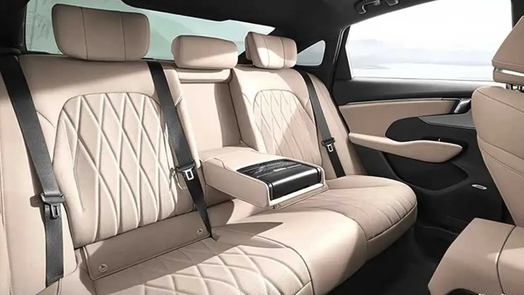 صندلی‌های عقب چرمی و لوکس خودروی بیوک لاکراس (Buick Lacrosse) مدل ۲۰۲۷