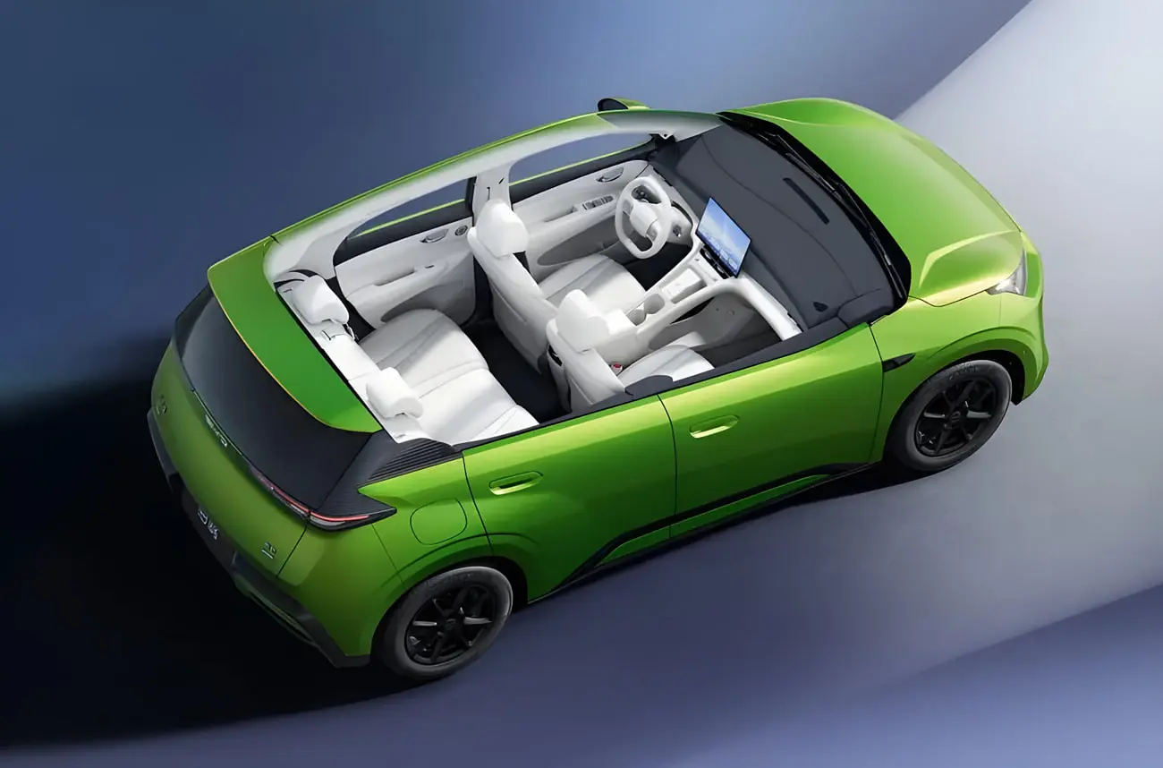 نمای داخلی و کابین خودروی بی وای دی سیگال (BYD Seal) با سقف پانوراما