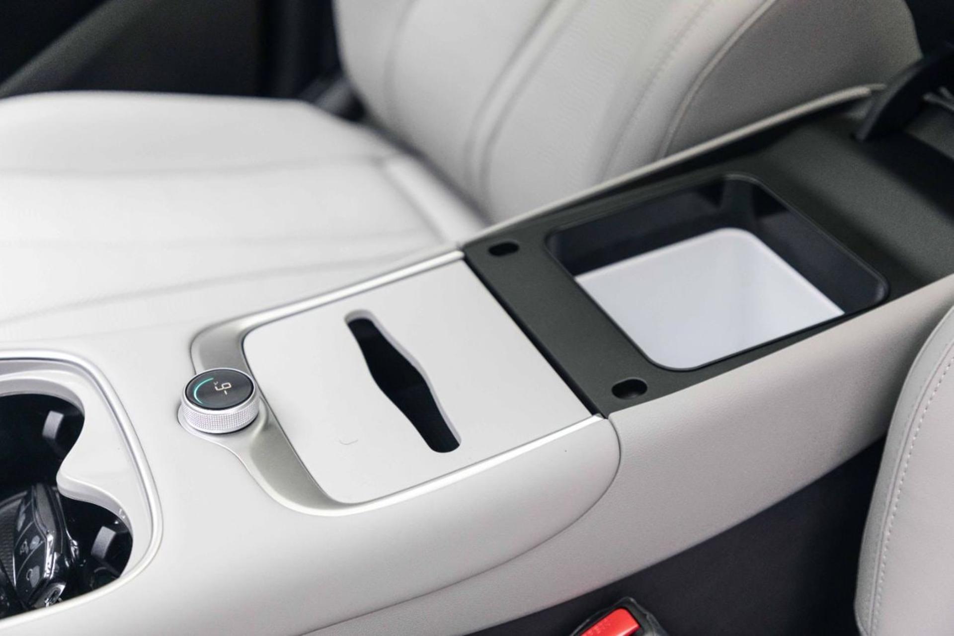 کنسول میانی و فضای ذخیره‌سازی خودروی بی‌وای‌دی سی‌لاین (BYD Seal U 05)