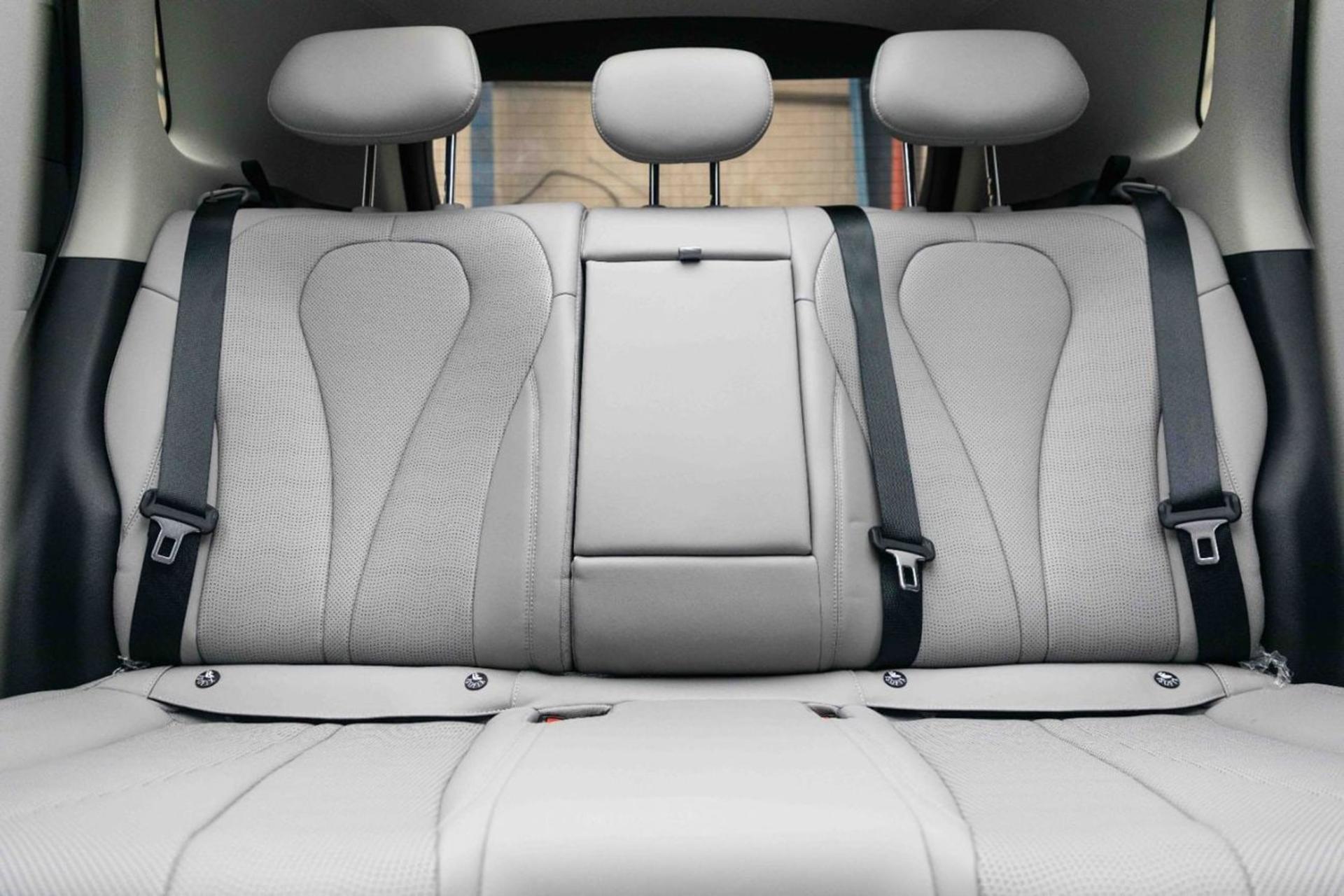 صندلی‌های عقب و فضای کابین خودروی بی‌وای‌دی (BYD) سی‌لاین ۰۵