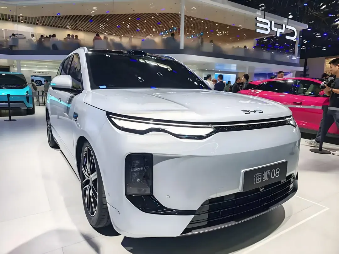 شاسی‌بلند بی‌وای‌دی سی‌لئون 08 (BYD Sealion 08) در نمایشگاه خودرو