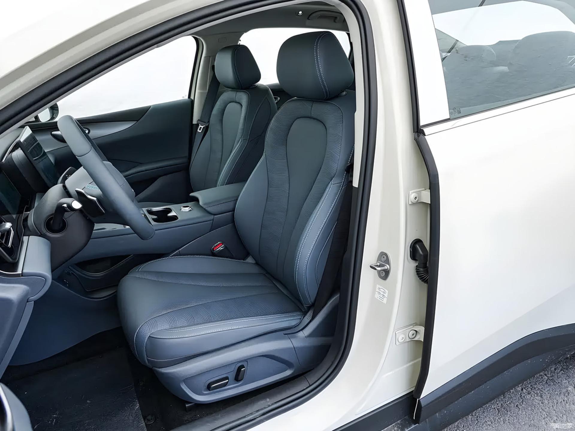 صندلی و داشبورد سدان اقتصادی بی‌وای‌دی (BYD) با طراحی مدرن