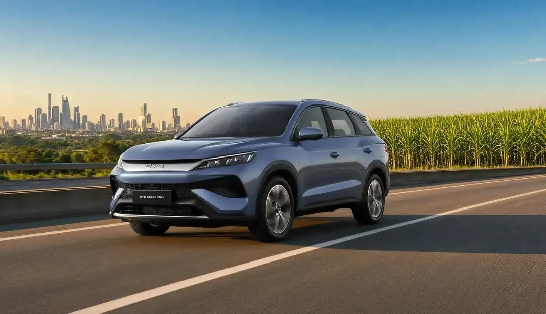 خودرو برقی BYD Song Pro Flex در حال حرکت در جاده