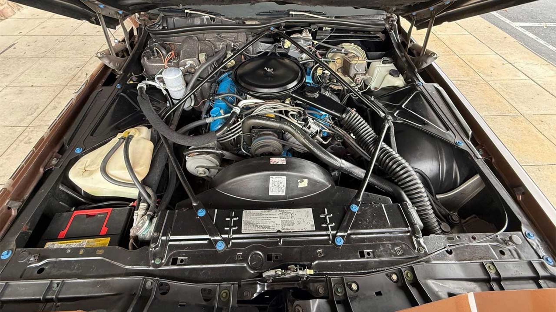 کادیلاک دویل کوپه 1979