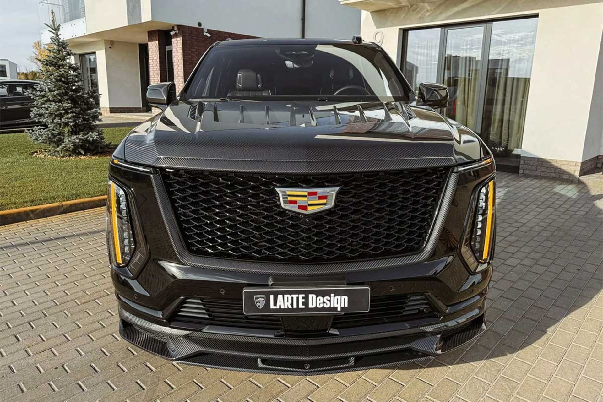 کادیلاک اسکالید با کیت فیبر کربنی لارته دیزاین