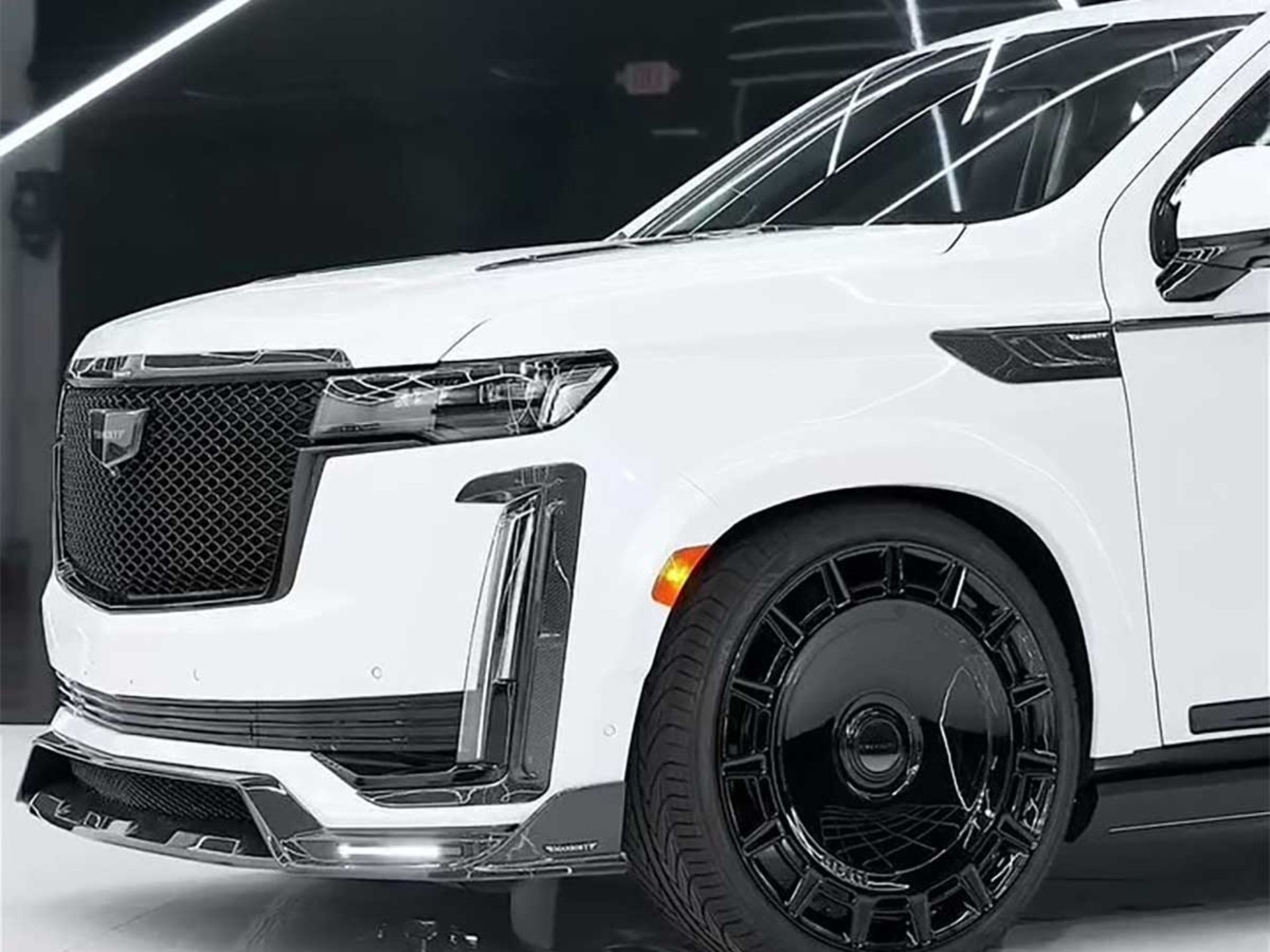 کادیلاک اسکالید منصوری