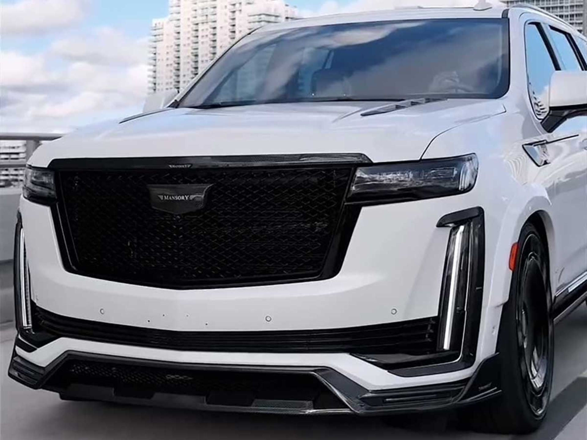 کادیلاک اسکالید منصوری