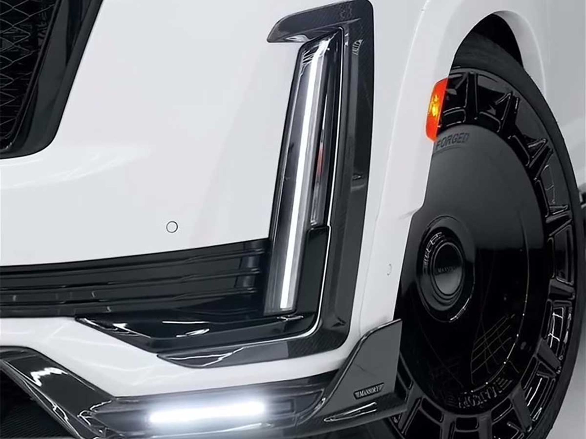 کادیلاک اسکالید منصوری