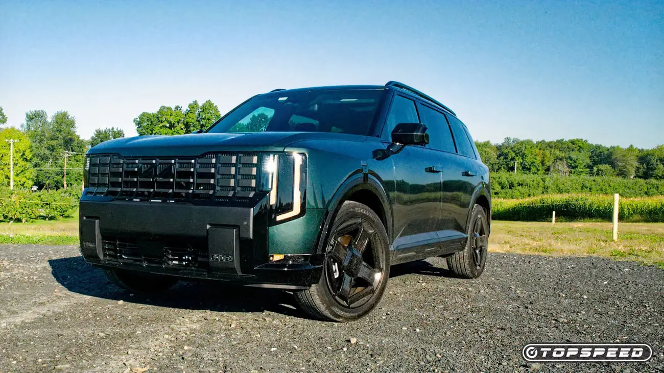 خودرو کادیلاک اسلیک (Cadillac Escalade) مدل جدید در فضای باز
