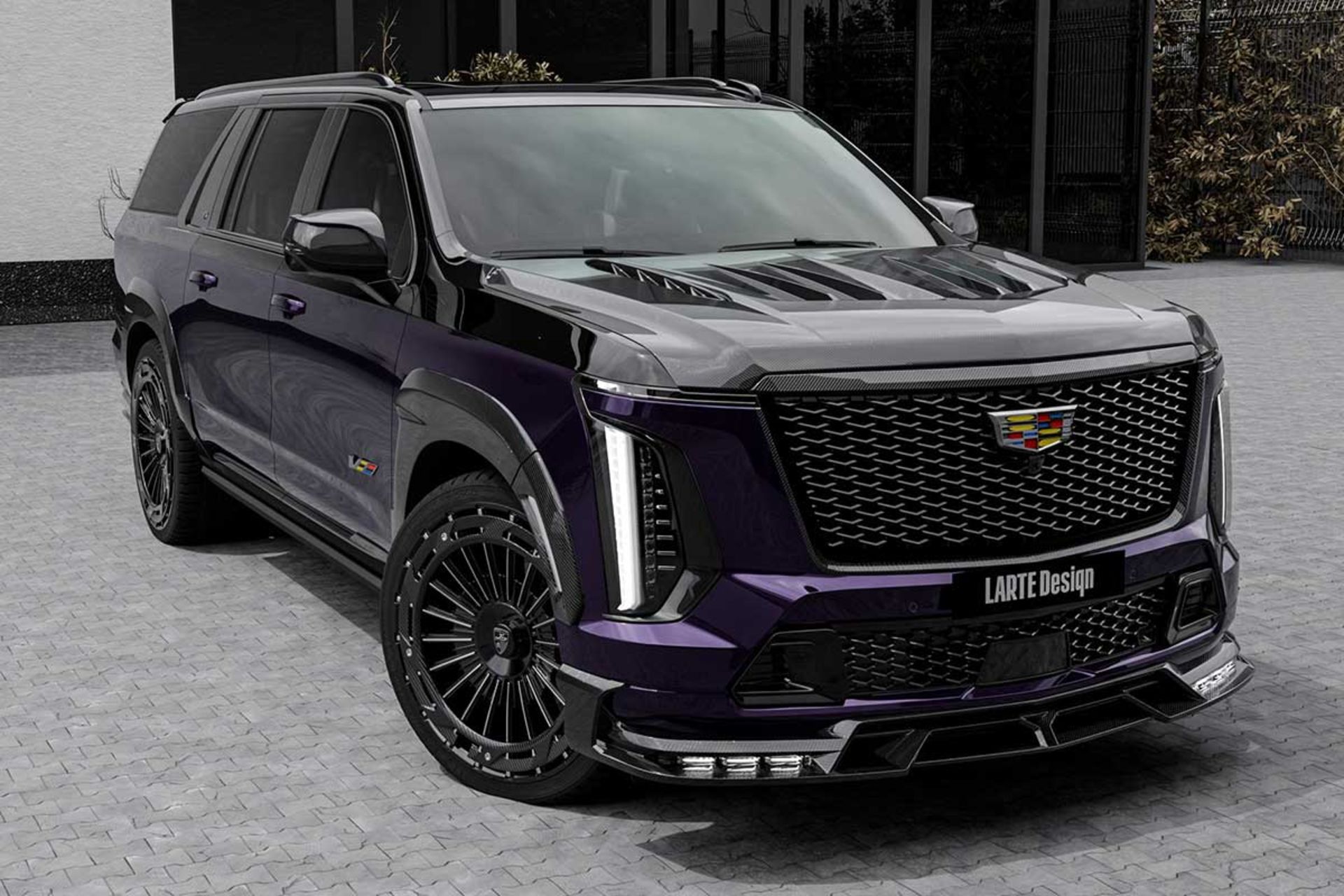 کادیلاک اسکالید V با کیت لارته دیزاین