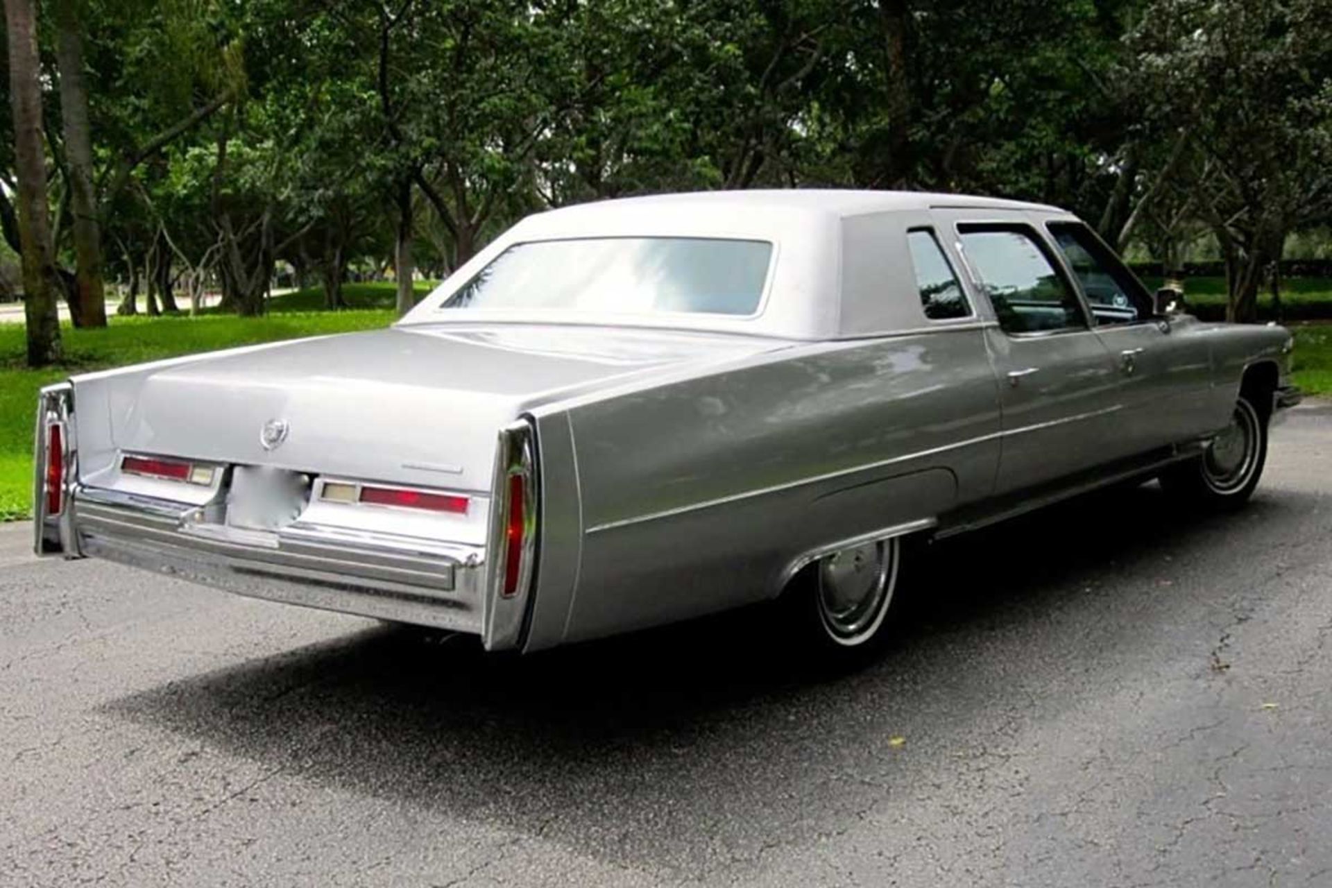 کادیلاک فلیت‌وود سری ۷۵ مدل ۱۹۷۴