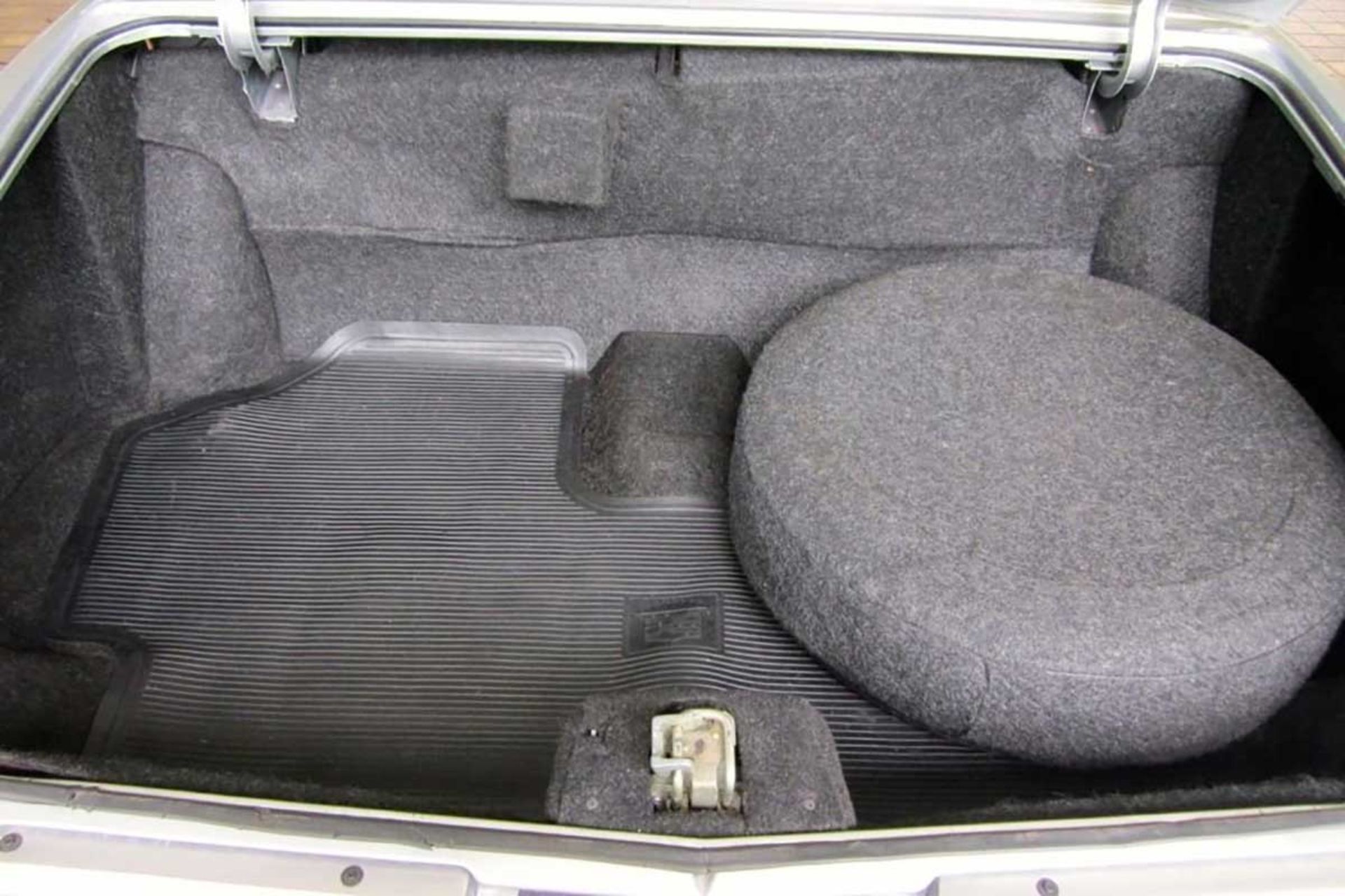 کادیلاک فلیت‌وود سری ۷۵ مدل ۱۹۷۴