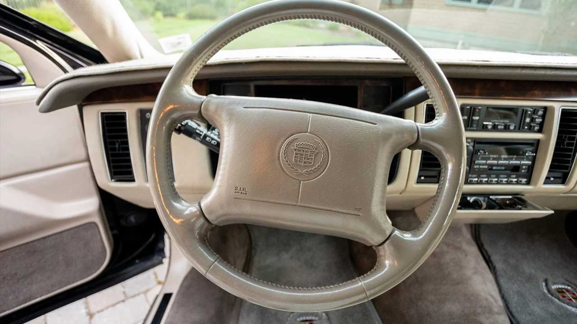 کادیلاک فلیت‌وود 1994
