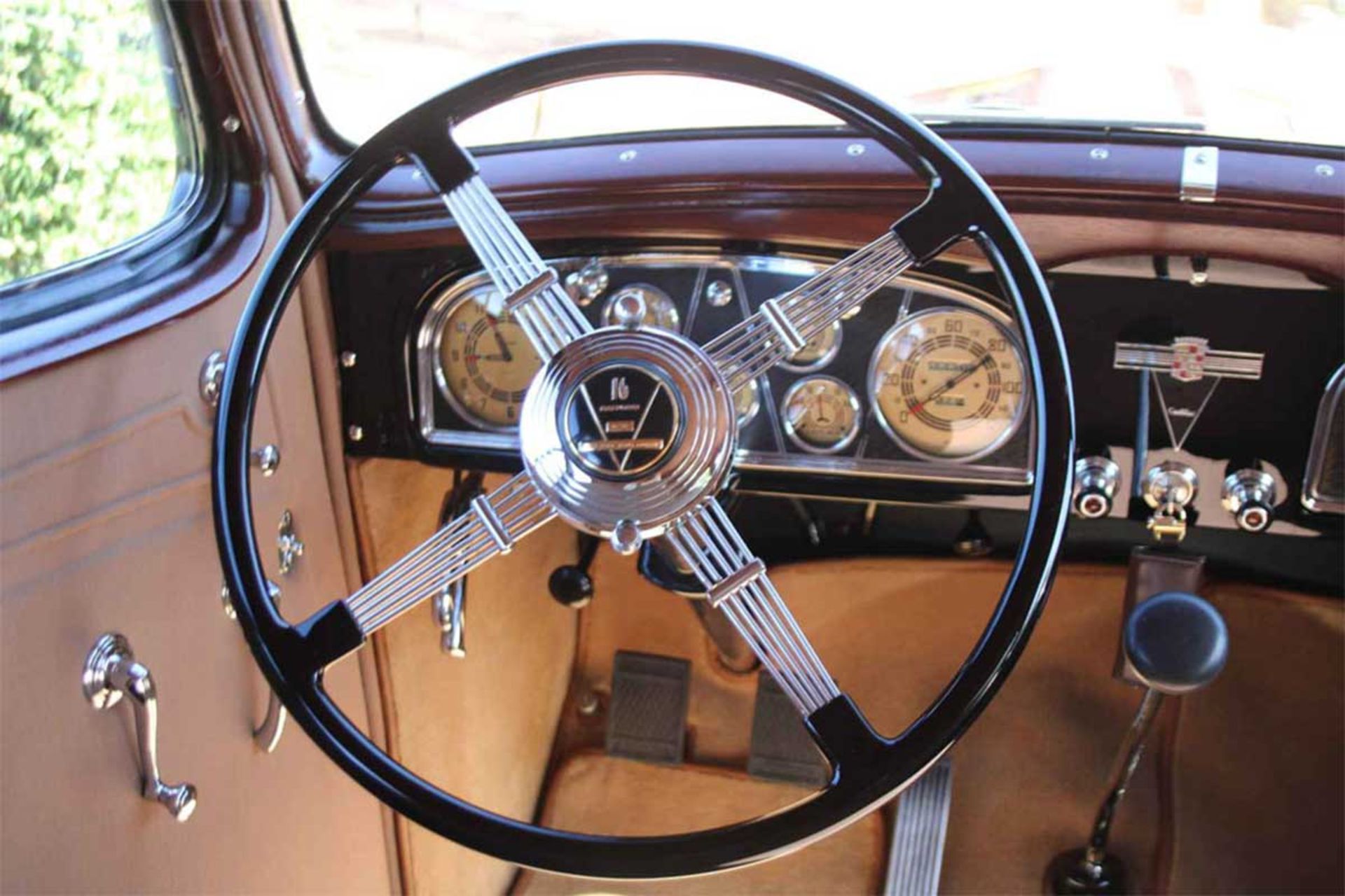 کادیلاک V16 1934