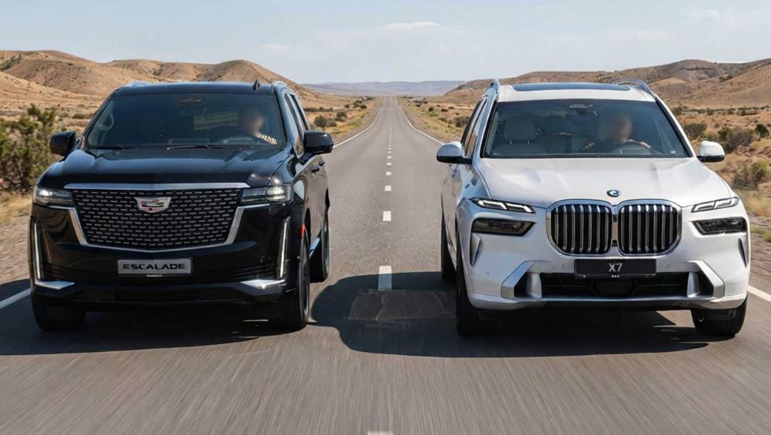 کادیلاک اسکالید (Cadillac Escalade) مشکی و بی‌ام‌و ایکس هفت (BMW X7) سفید در جاده
