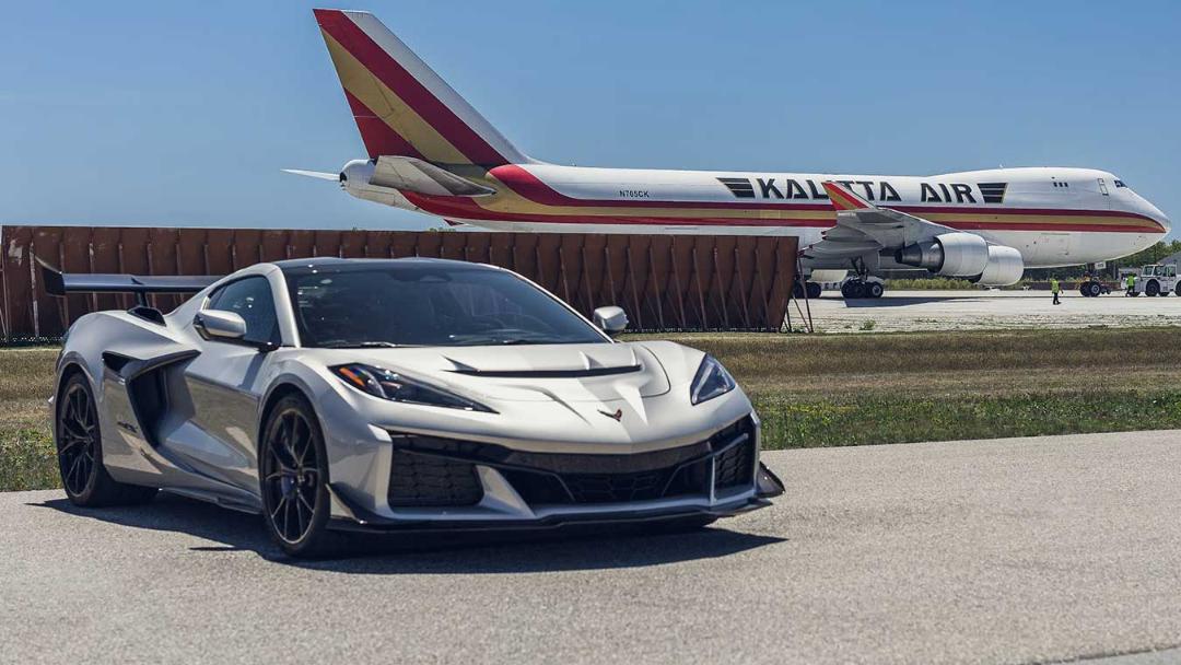 خودرو اسپرت شورولت کوروت (Chevrolet Corvette) در پیست آزمون شتاب