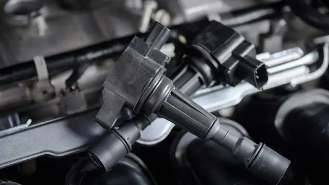 کوئل‌های موتور (Ignition Coils) روی قطعات داخلی موتور خودرو قرار گرفته‌اند