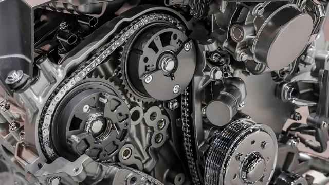 زنجیر تایم (Timing Chain) و چرخ‌دنده‌های موتور خودرو در حالت باز