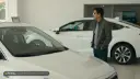 خودروهای سفید در نمایشگاه با موضوع تغییر فرمول قیمت‌گذاری خودرو