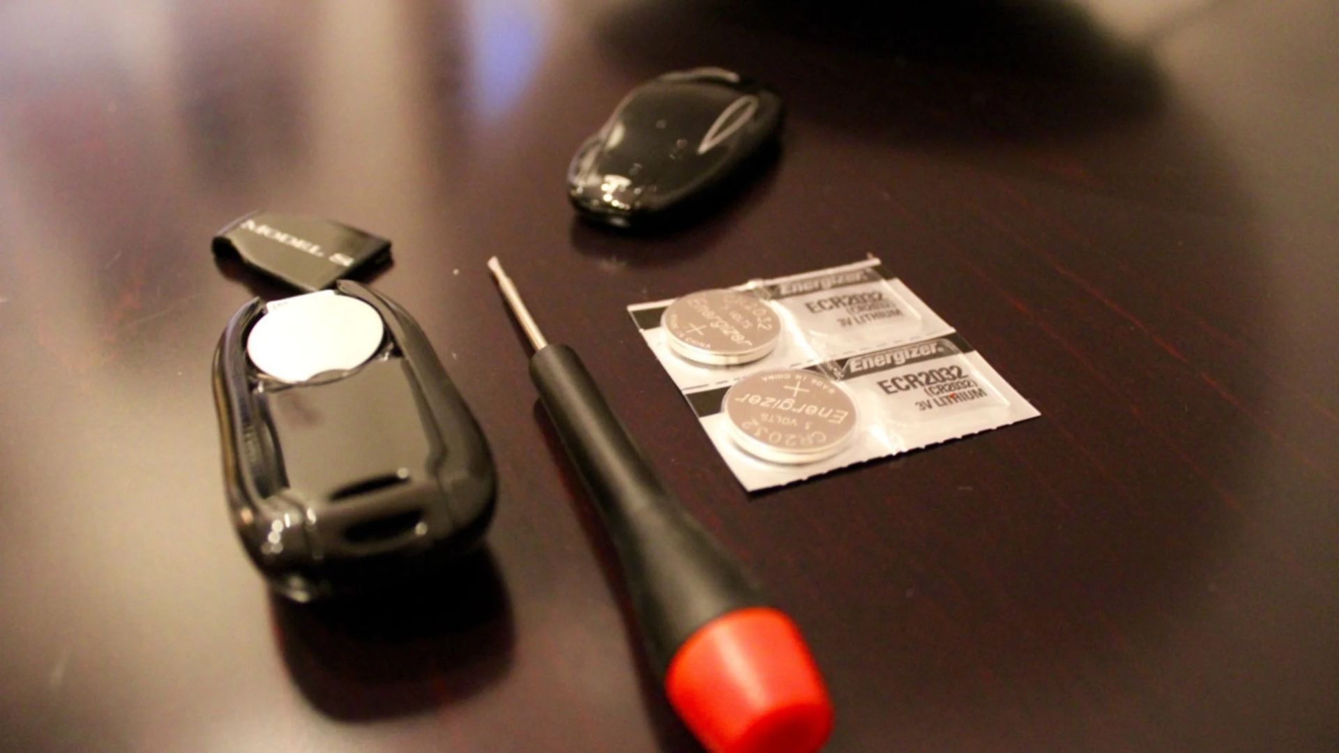 تعویض باتری ریموت شاهین