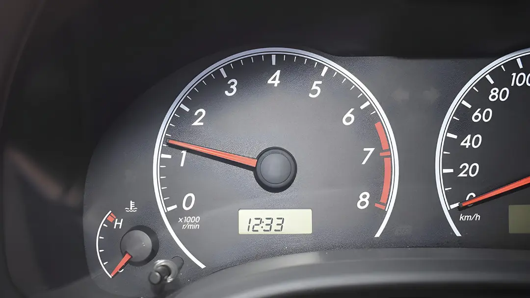عقربه دور موتور (Tachometer) در وضعیت استارت سرد خودرو