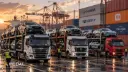 خودروهای جدید برندهای هایما (Haima) و جیلی (Geely) روی کامیون‌های حمل خودرو در بندر